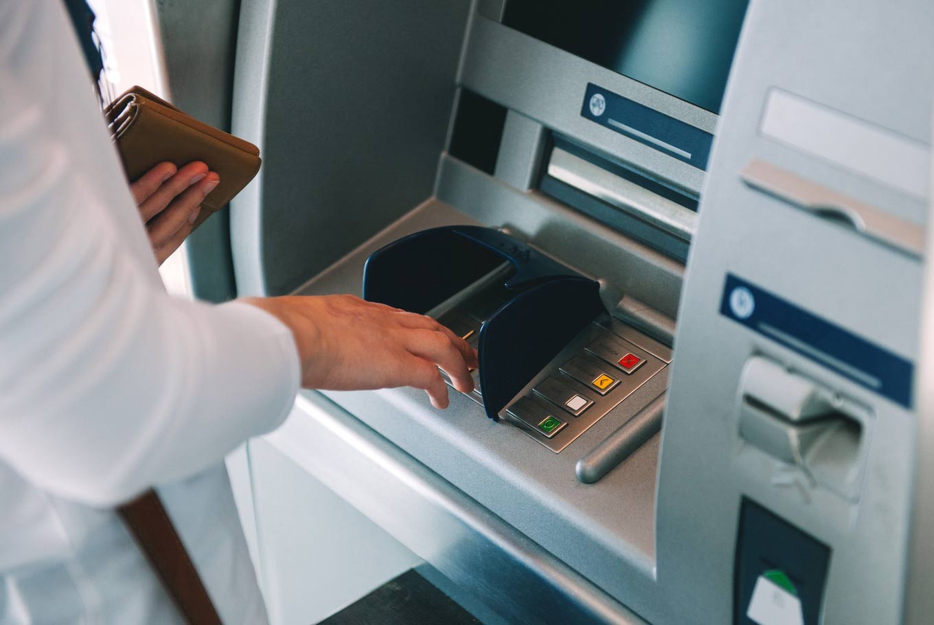 7-best-tips-on-using-an-atm-machine-abroad-tourandtakein